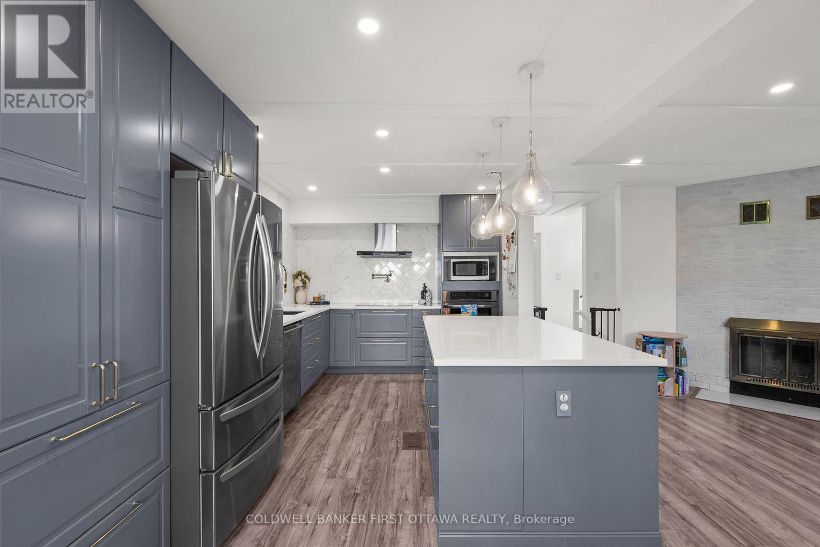 109 Borga Crescent, Ottawa, Ontario  K1T 2E1 - Photo 13 - X12438625