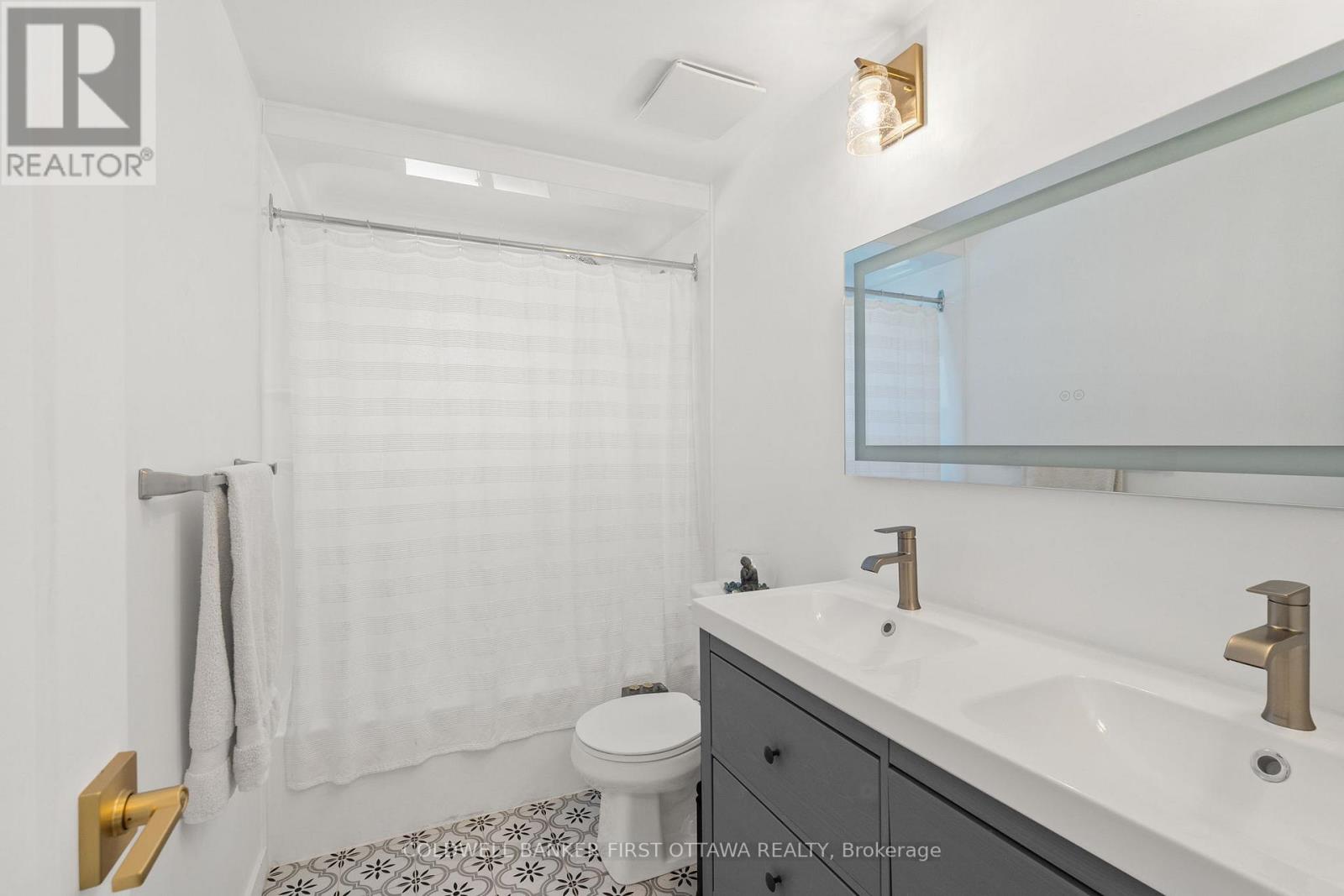 109 Borga Crescent, Ottawa, Ontario  K1T 2E1 - Photo 23 - X12438625