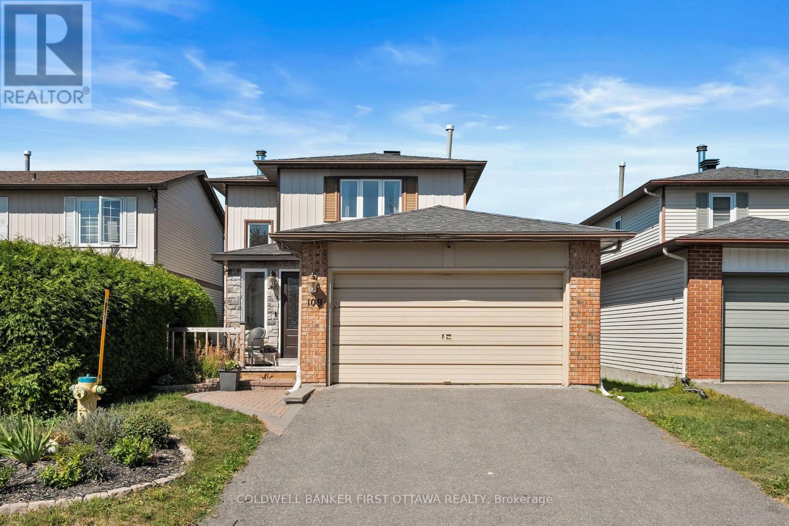 109 Borga Crescent, Ottawa, Ontario  K1T 2E1 - Photo 3 - X12438625
