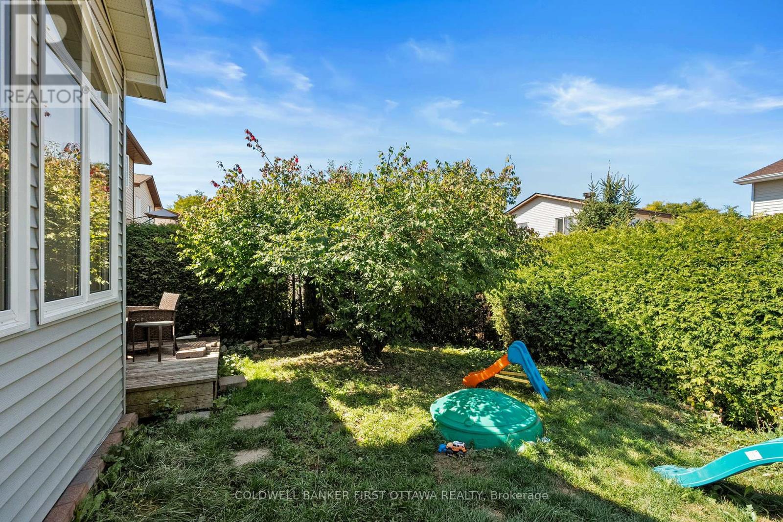 109 Borga Crescent, Ottawa, Ontario  K1T 2E1 - Photo 31 - X12438625