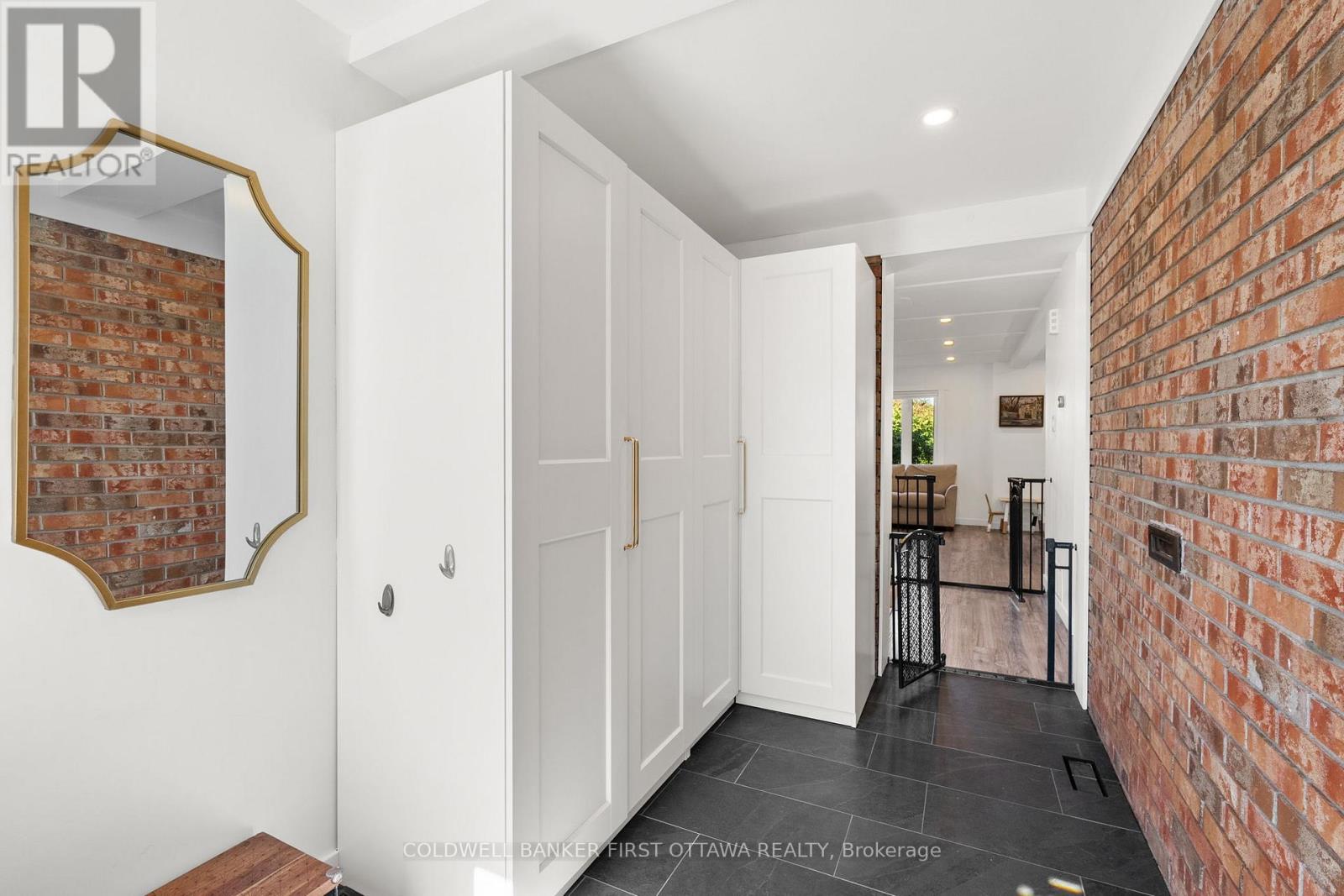 109 Borga Crescent, Ottawa, Ontario  K1T 2E1 - Photo 4 - X12438625