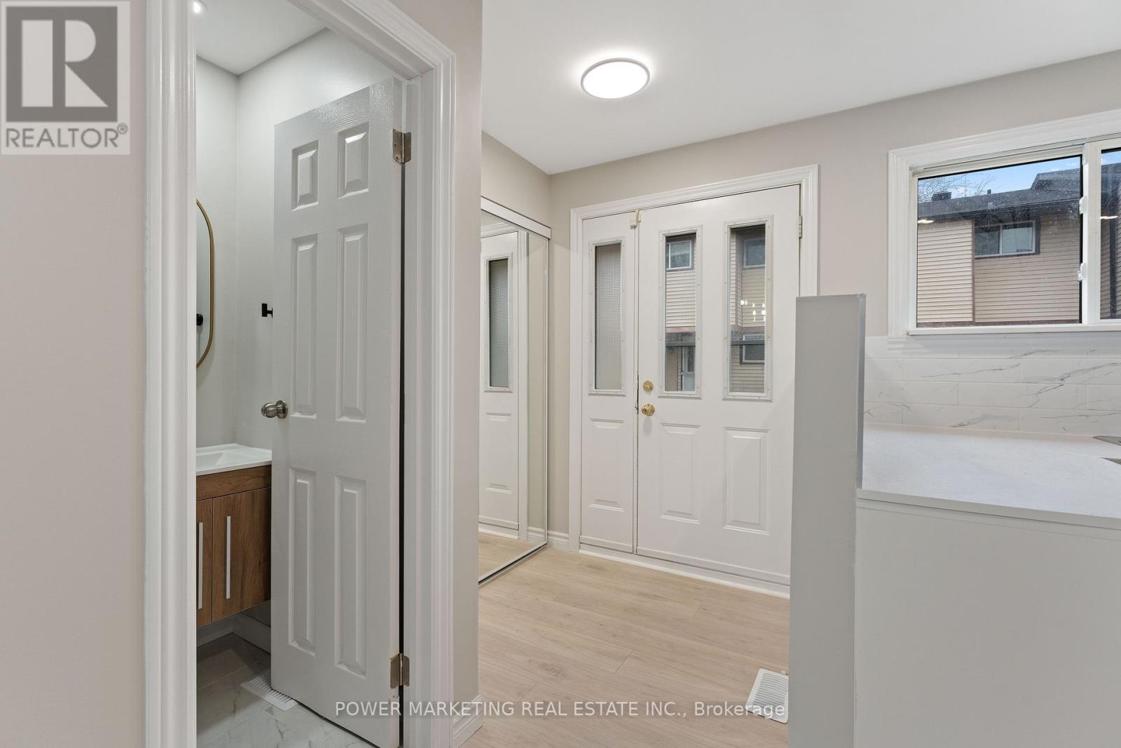 1566 Feather Lane, Ottawa, Ontario  K1T 1V4 - Photo 5 - X12438626