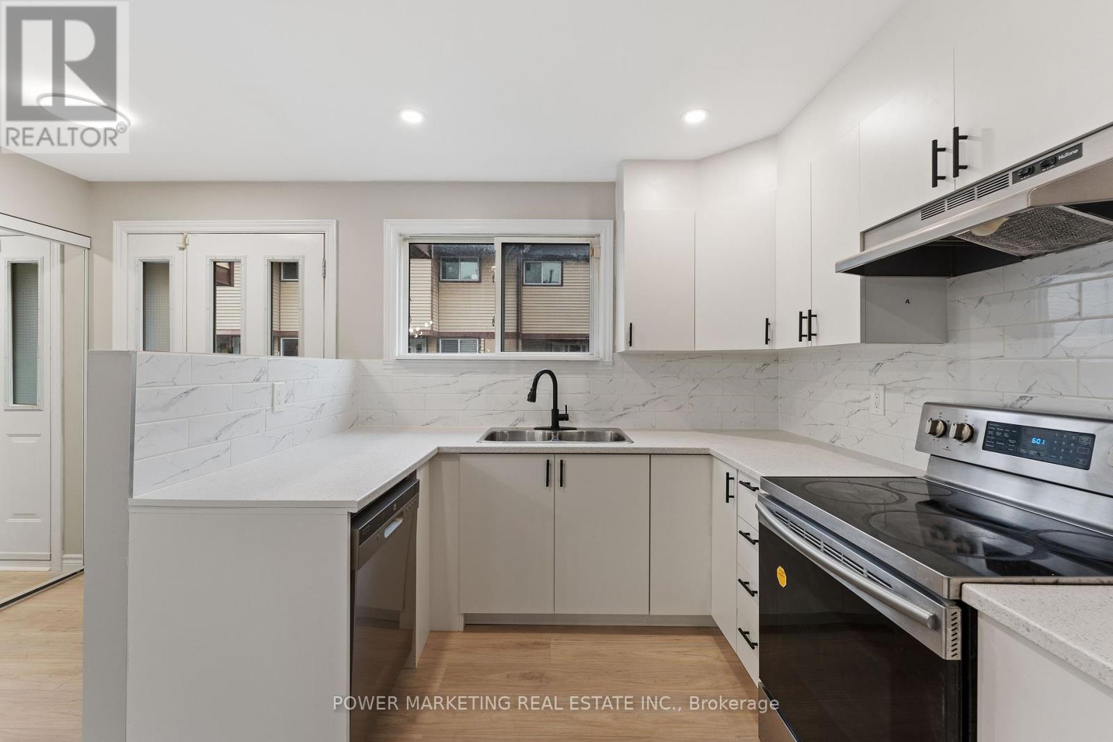 1566 Feather Lane, Ottawa, Ontario  K1T 1V4 - Photo 7 - X12438626