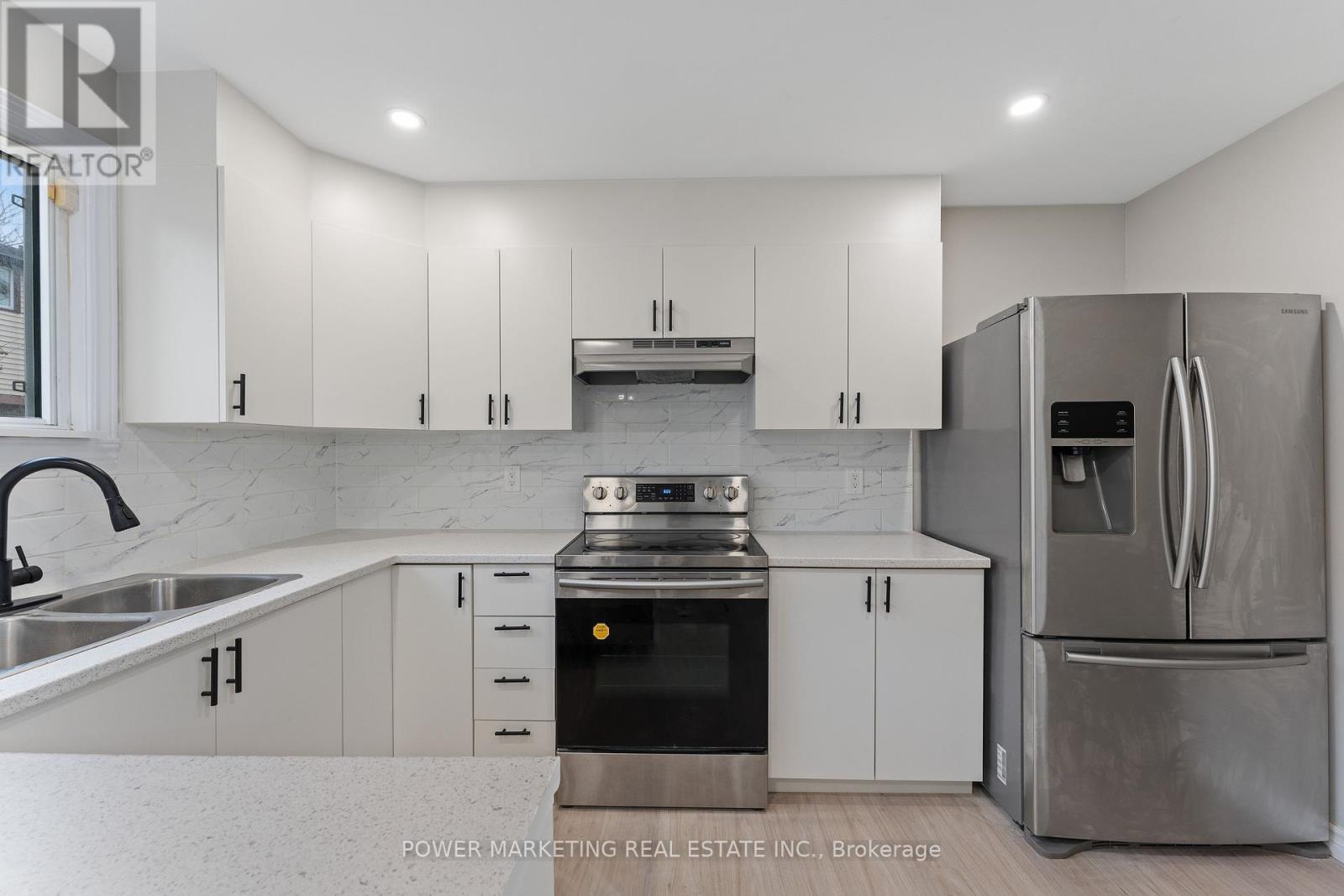 1566 Feather Lane, Ottawa, Ontario  K1T 1V4 - Photo 8 - X12438626