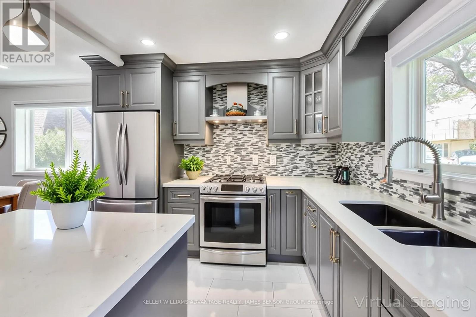 418 Victor Court, Pickering, Ontario  L1W 3J8 - Photo 4 - E12438451