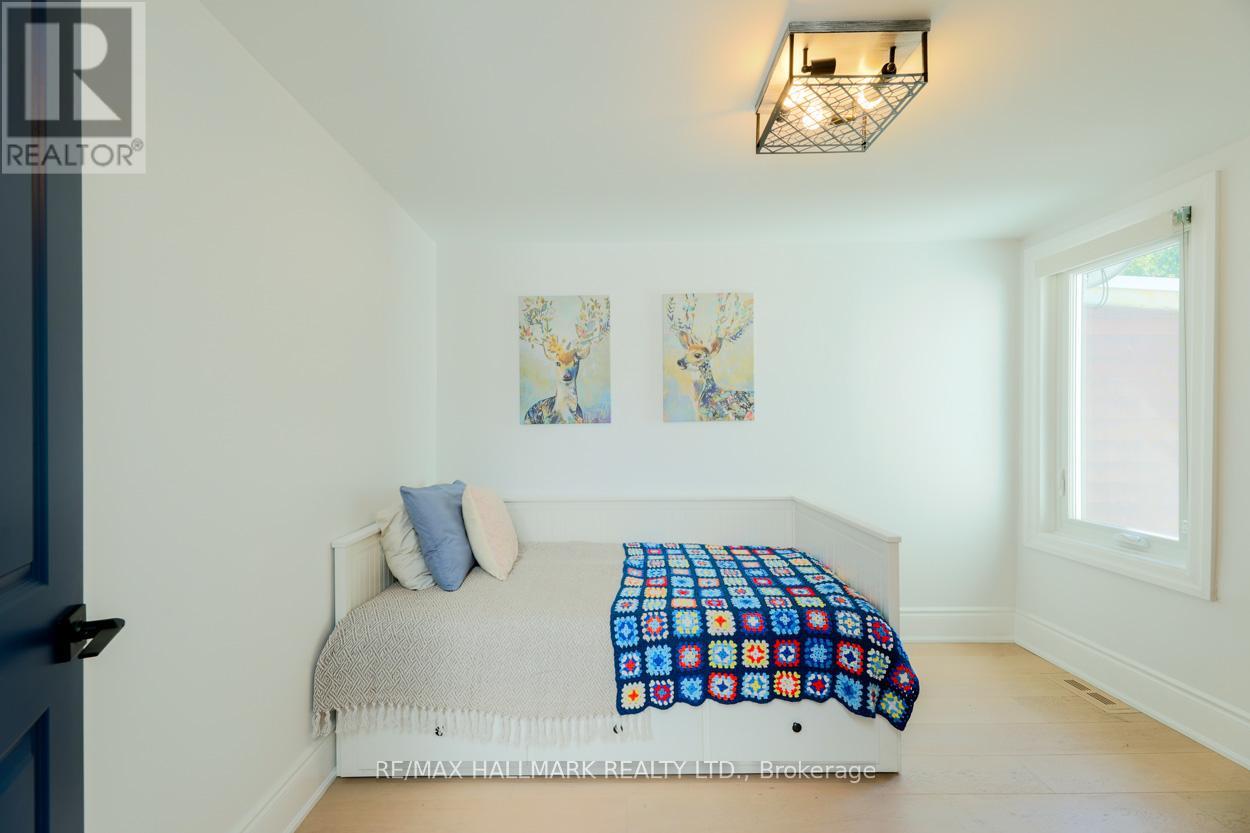70 Carlaw Avenue, Toronto, Ontario  M4M 2R7 - Photo 23 - E12436387