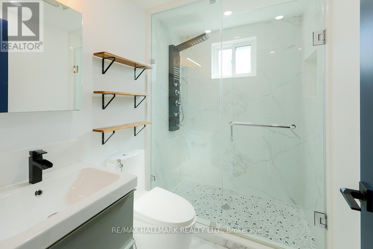 70 Carlaw Avenue, Toronto, Ontario  M4M 2R7 - Photo 19 - E12436387