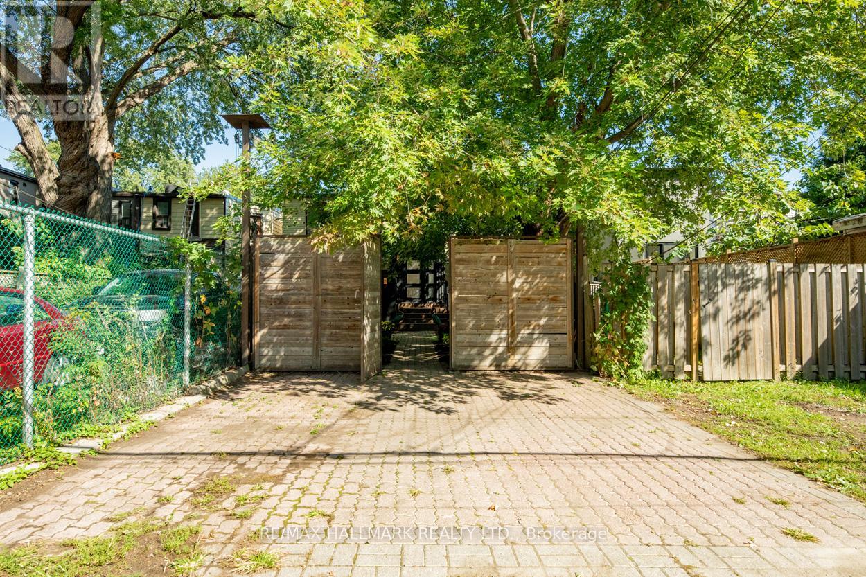 70 Carlaw Avenue, Toronto, Ontario  M4M 2R7 - Photo 41 - E12436387