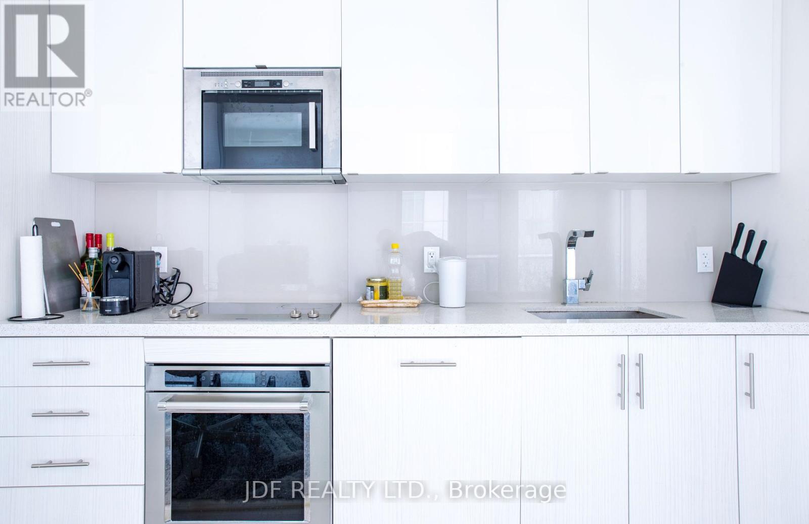 1615 - 330 Richmond Street, Toronto, Ontario  M5V 1X2 - Photo 18 - C12438646