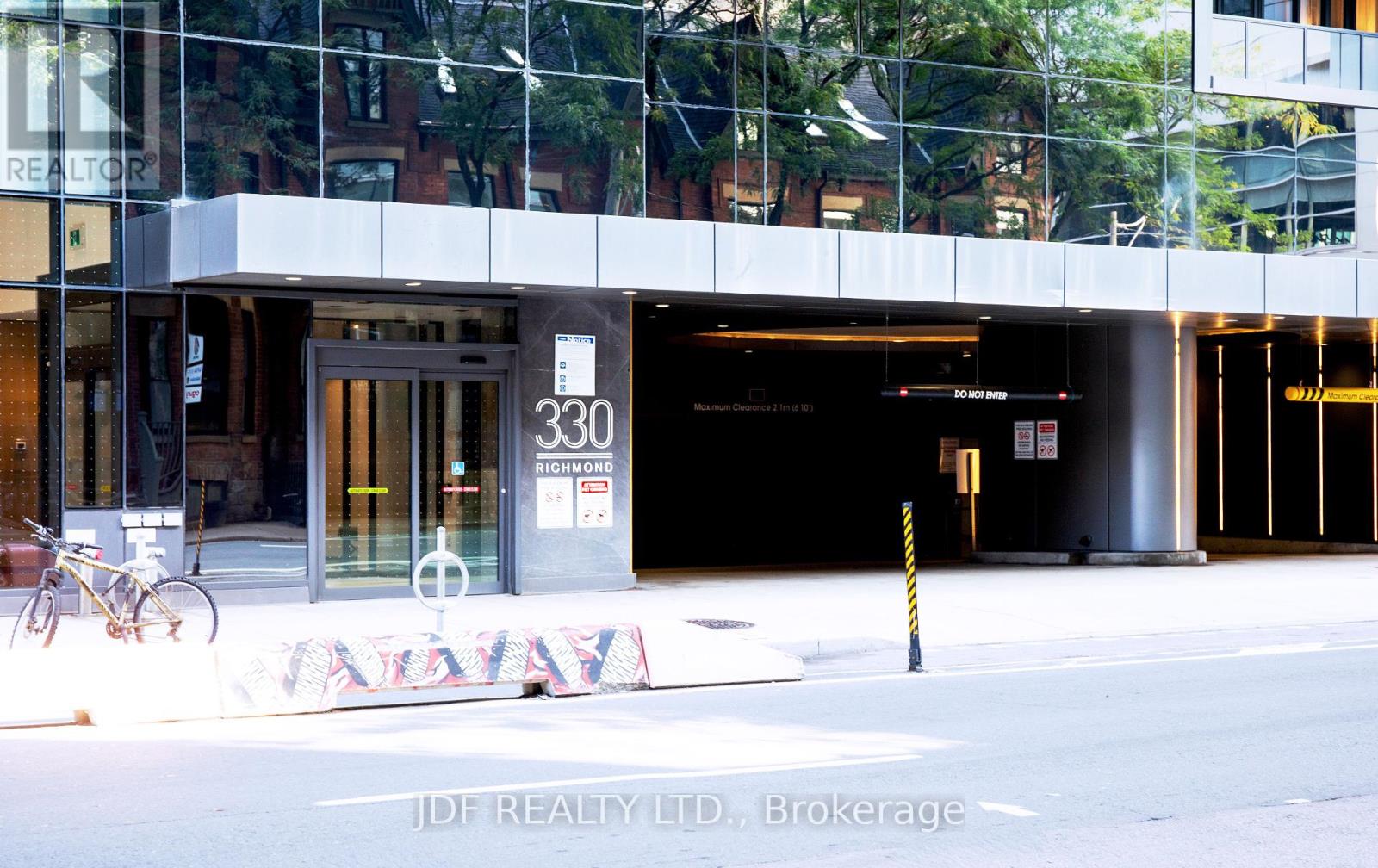 1615 - 330 Richmond Street, Toronto, Ontario  M5V 1X2 - Photo 2 - C12438646