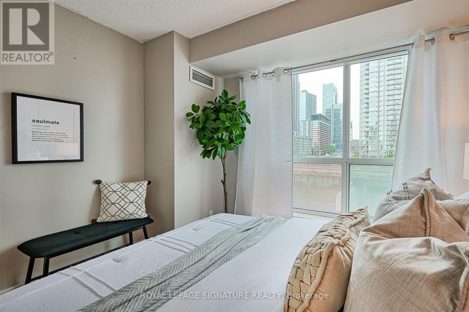505 - 410 Queens Quay W, Toronto, Ontario  M5V 3T1 - Photo 13 - C12438658