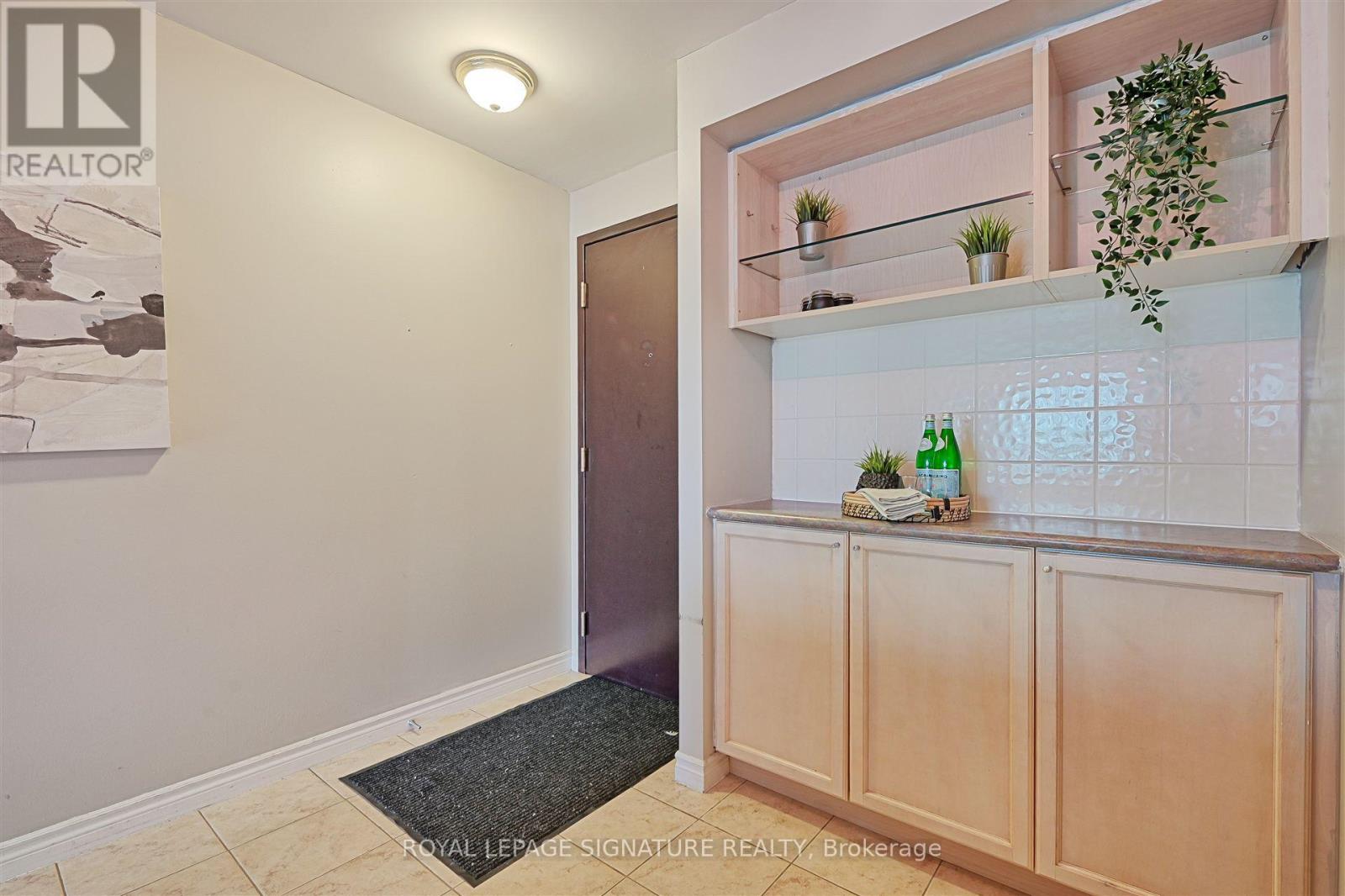 505 - 410 Queens Quay W, Toronto, Ontario  M5V 3T1 - Photo 3 - C12438658