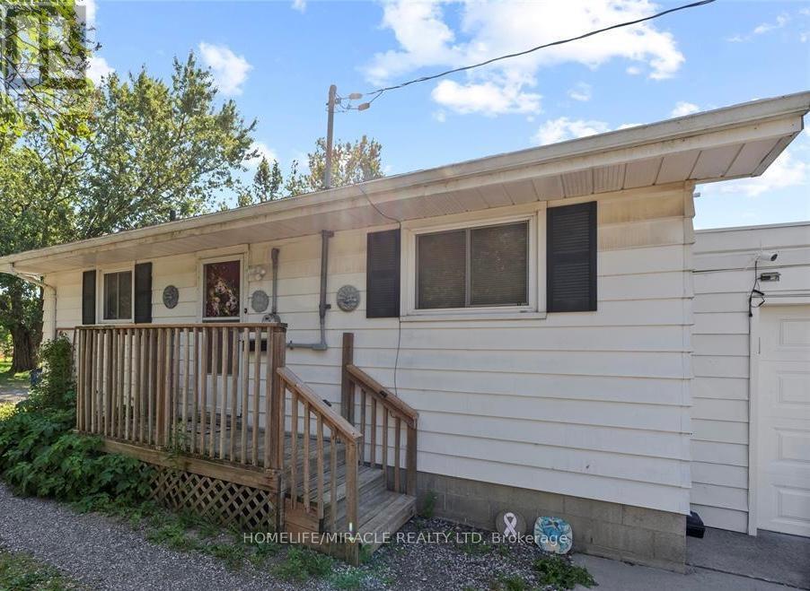 207-209 Inshes Avenue, Chatham-Kent, Ontario  N7M 2Z5 - Photo 3 - X12435380