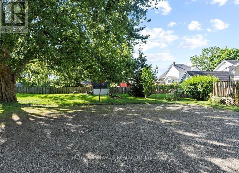 207-209 Inshes Avenue, Chatham-Kent, Ontario  N7M 2Z5 - Photo 6 - X12435380