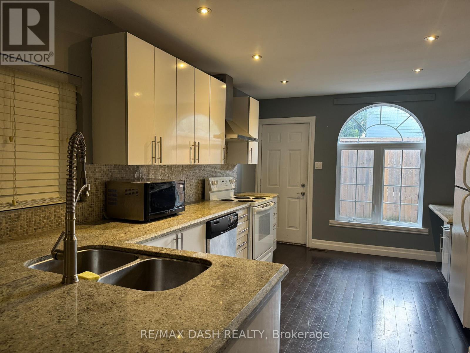 Main Fl - 1531 Queen Street E, Toronto, Ontario  M4L 1E5 - Photo 3 - E12438619