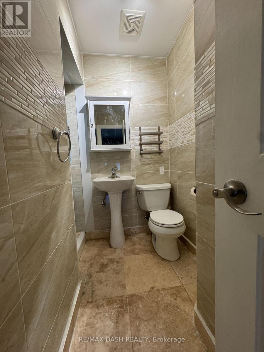 Main Fl - 1531 Queen Street E, Toronto, Ontario  M4L 1E5 - Photo 6 - E12438619