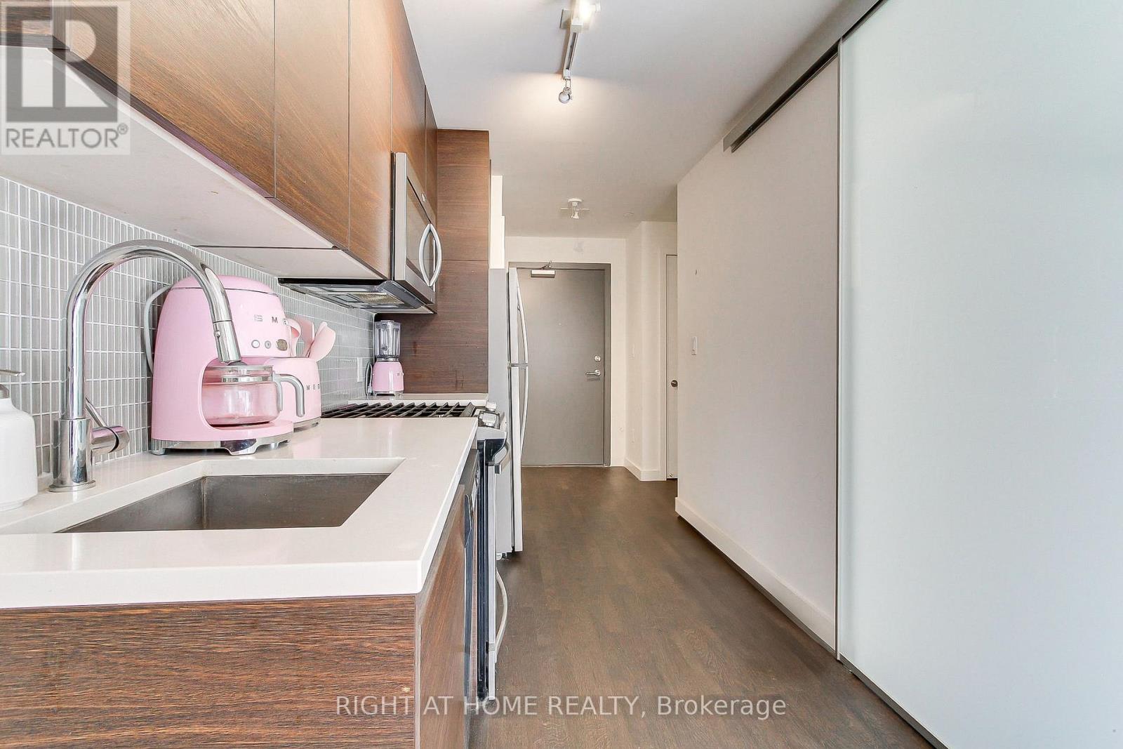 206 - 246 Logan Avenue, Toronto, Ontario  M4M 0E9 - Photo 12 - E12438648