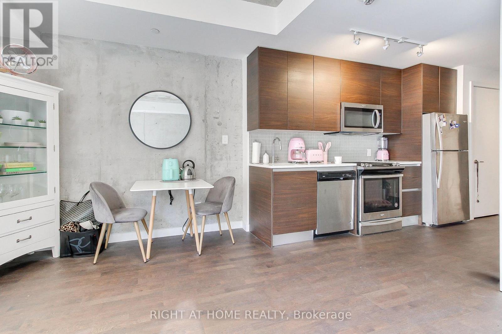 206 - 246 Logan Avenue, Toronto, Ontario  M4M 0E9 - Photo 13 - E12438648
