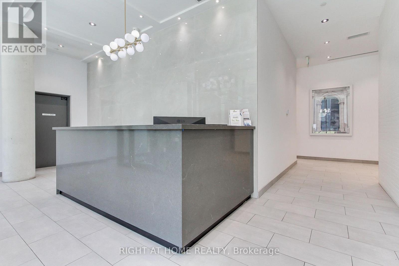 206 - 246 Logan Avenue, Toronto, Ontario  M4M 0E9 - Photo 4 - E12438648