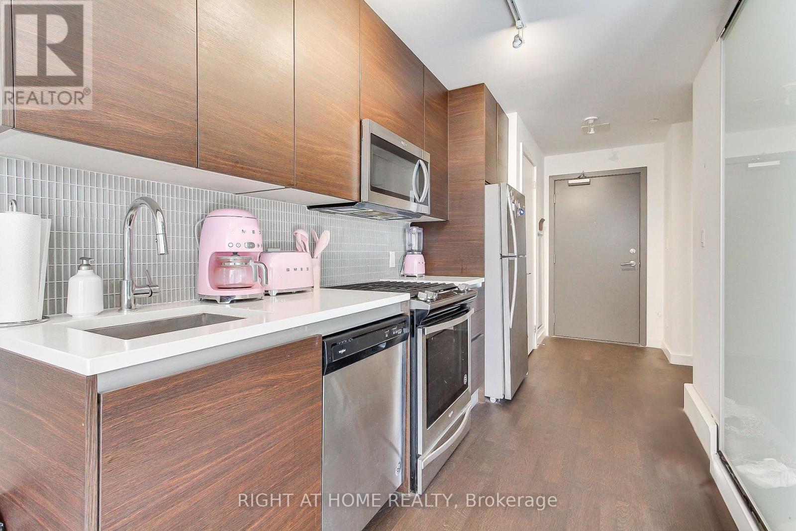 206 - 246 Logan Avenue, Toronto, Ontario  M4M 0E9 - Photo 9 - E12438648