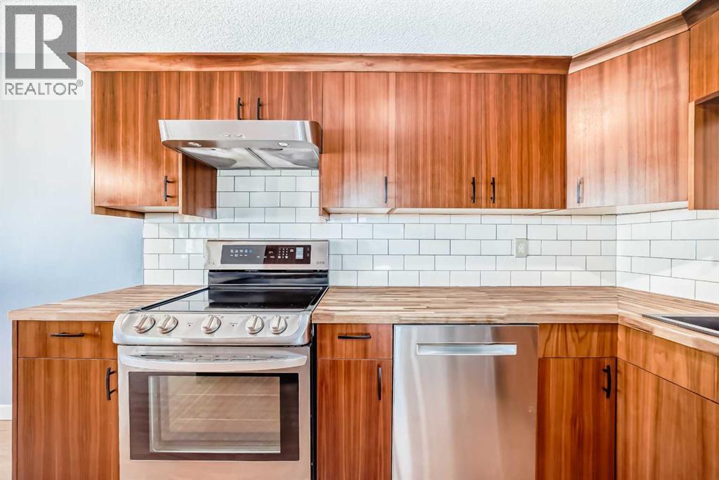 42 Pennsburg Way Se, Calgary, Alberta  T2A 2J5 - Photo 5 - A2259702