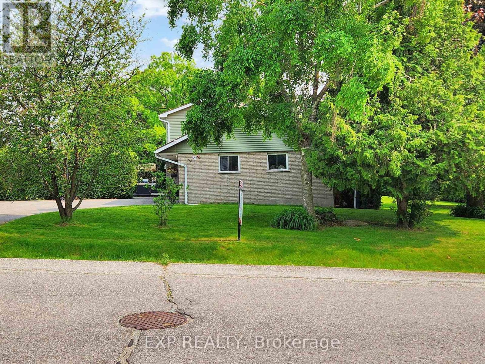 31 Henry Street, Georgina, Ontario  L4P 2L5 - Photo 2 - N12438670