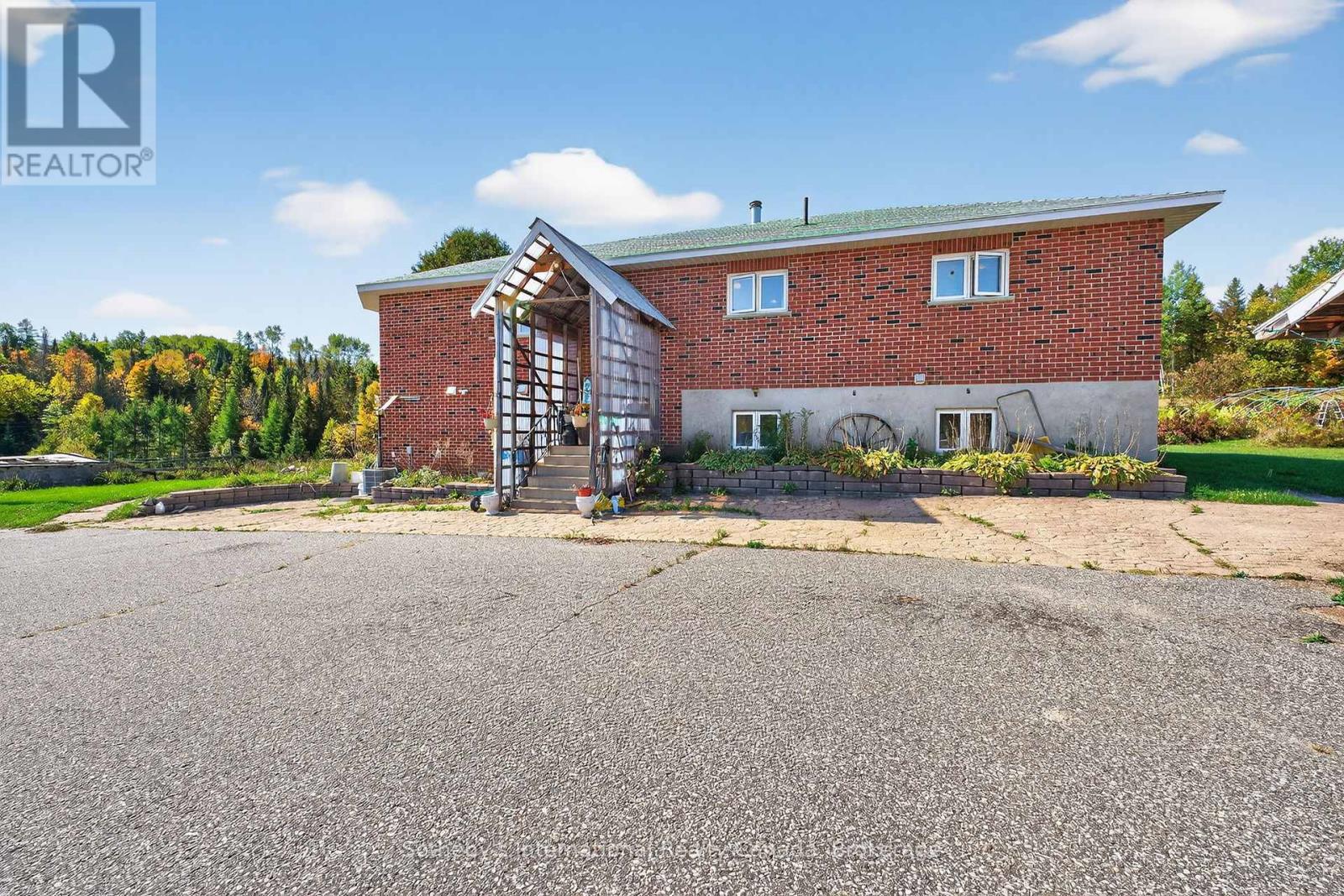 122 Mcfadden Line, Powassan, Ontario  P0H 2L0 - Photo 10 - X12438723