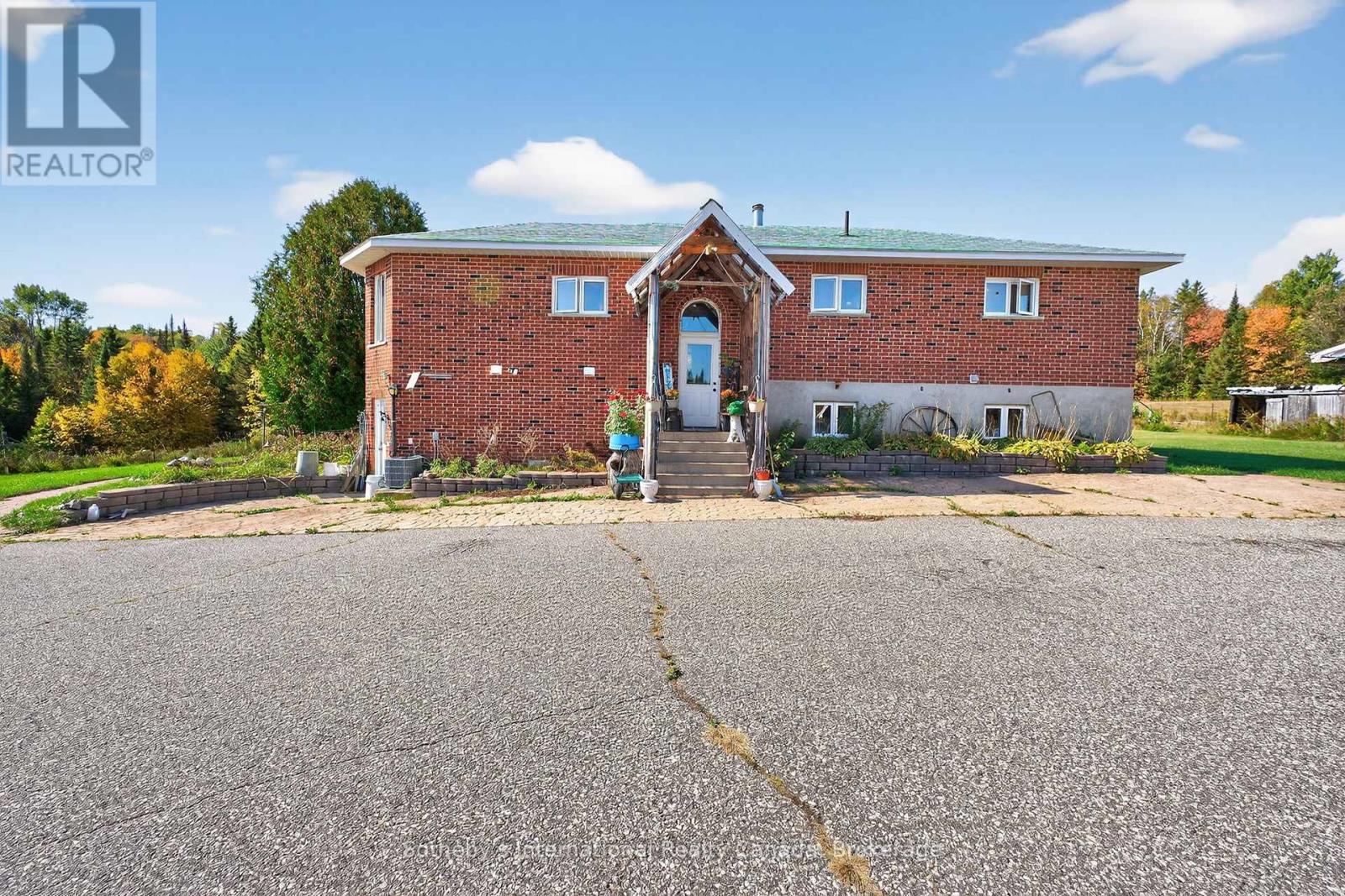 122 Mcfadden Line, Powassan, Ontario  P0H 2L0 - Photo 2 - X12438723