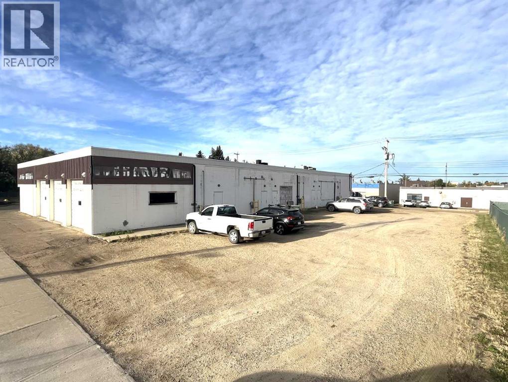 4704 49 Avenue, Camrose, Alberta  T4V 3K9 - Photo 4 - A2260139