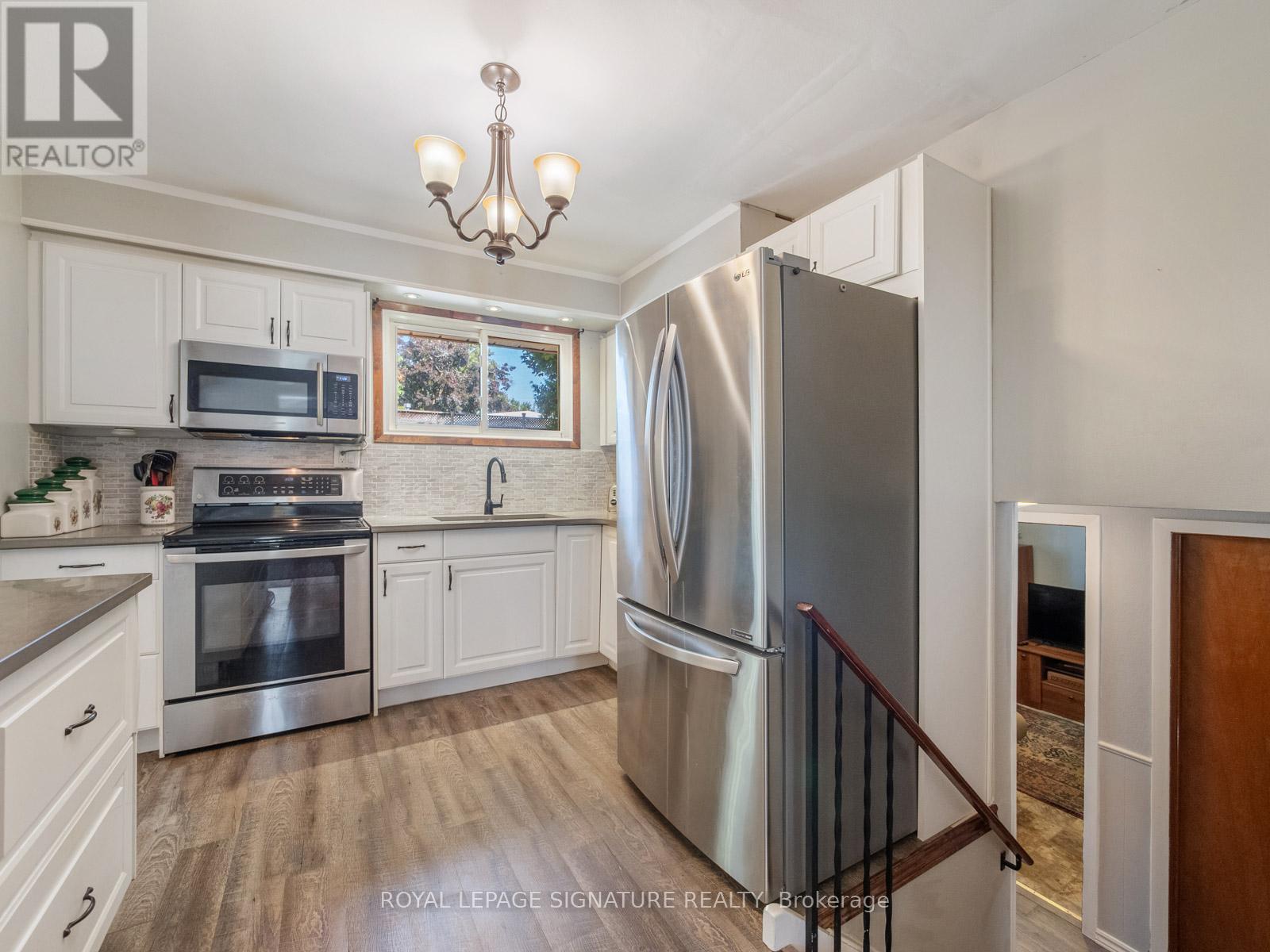 446 Bernhard Crescent, Oshawa, Ontario  L1G 2B8 - Photo 13 - E12405714