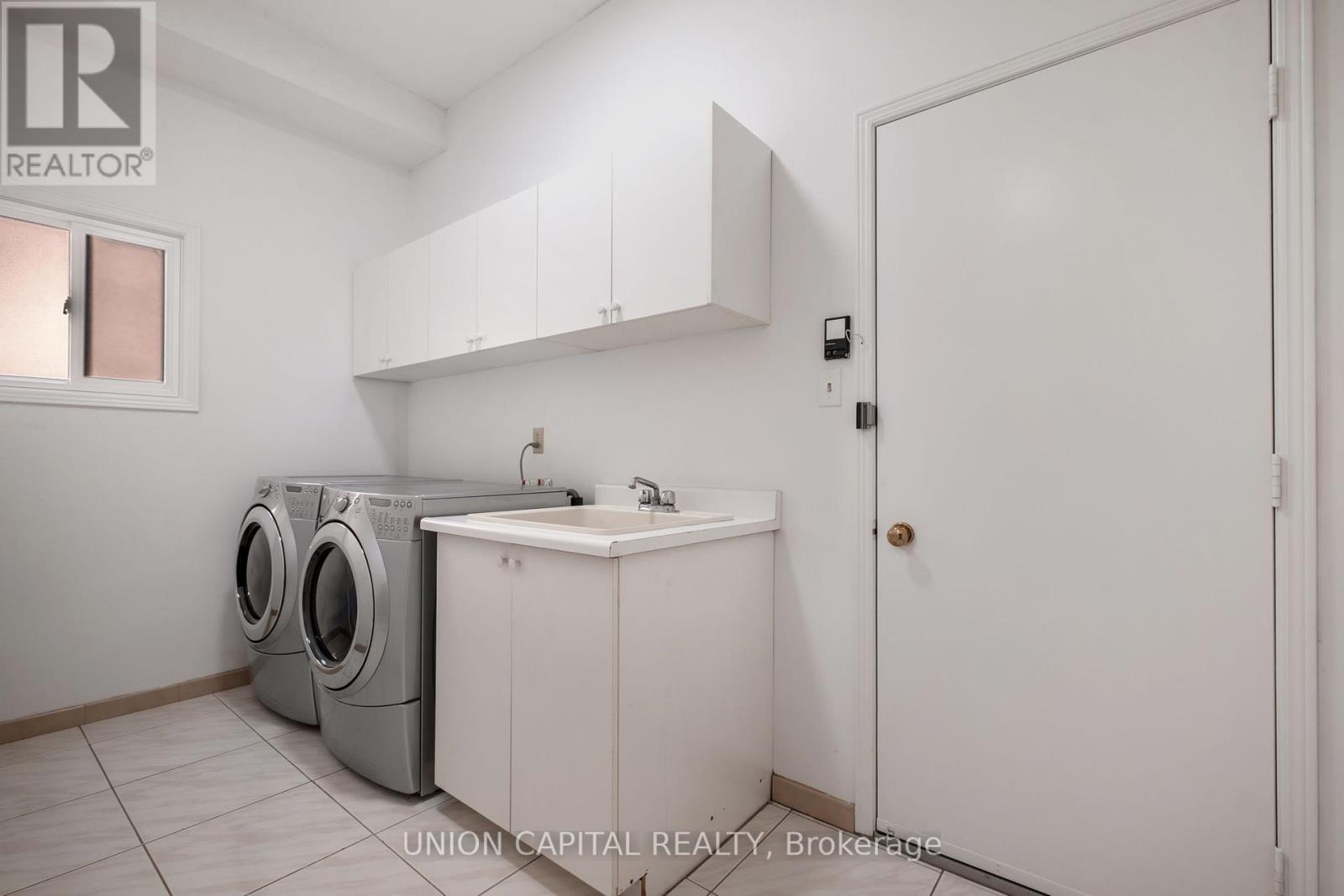 58 Horizon Court, Richmond Hill, Ontario  L4B 3E8 - Photo 19 - N12435540