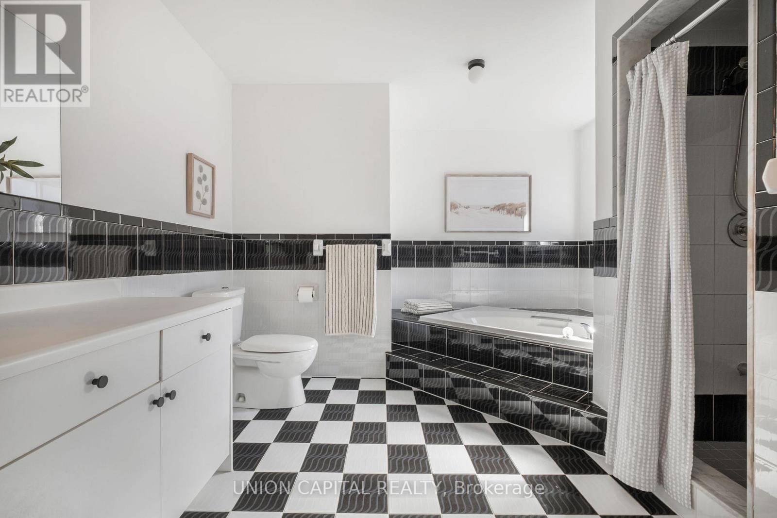 58 Horizon Court, Richmond Hill, Ontario  L4B 3E8 - Photo 25 - N12435540