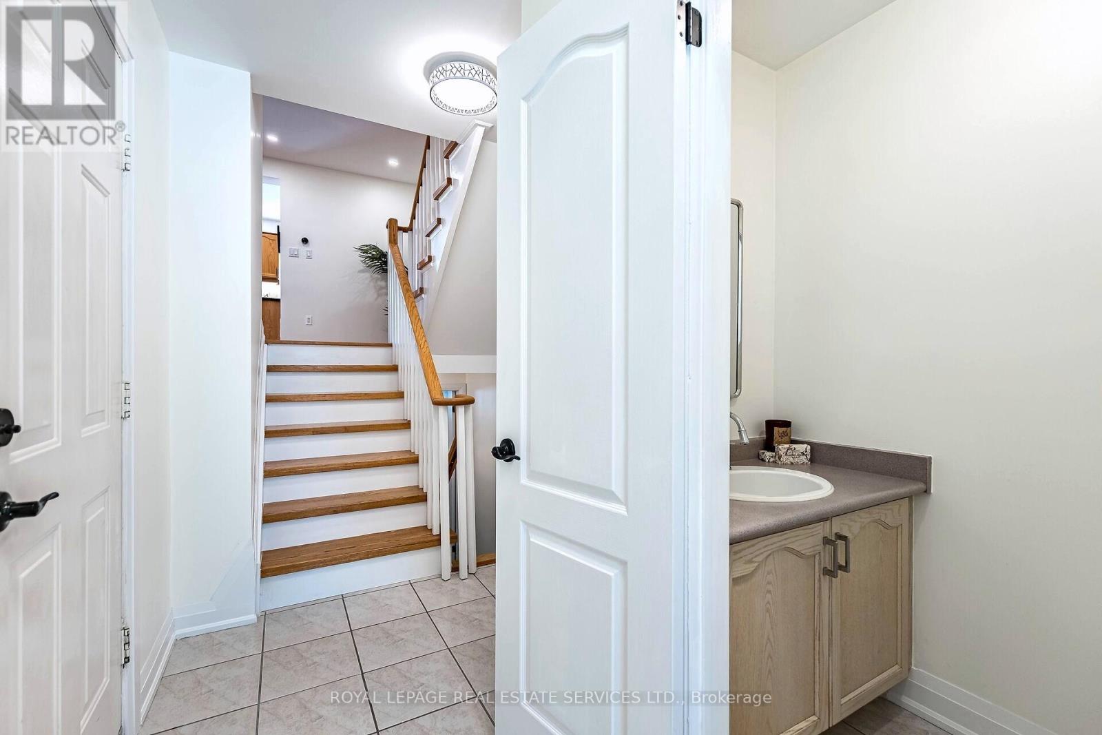 69 - 1588 South Parade Court, Mississauga, Ontario  L5M 6E7 - Photo 7 - W12401469