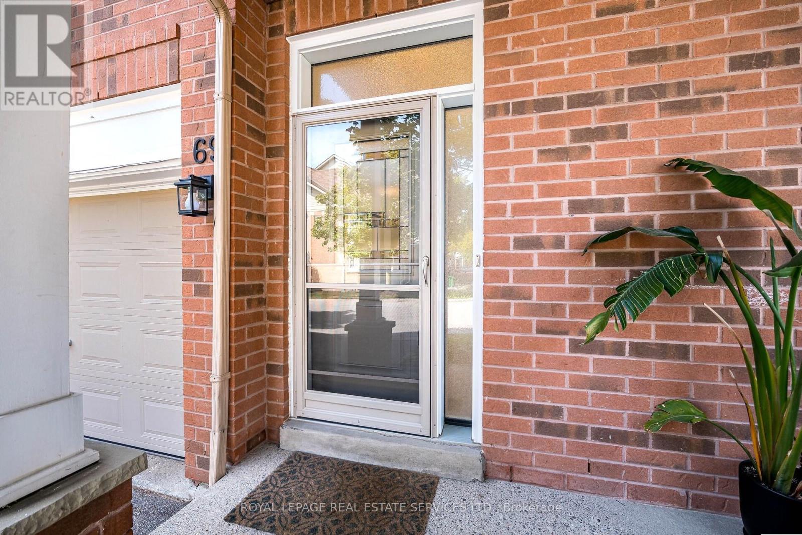69 - 1588 South Parade Court, Mississauga, Ontario  L5M 6E7 - Photo 5 - W12401469