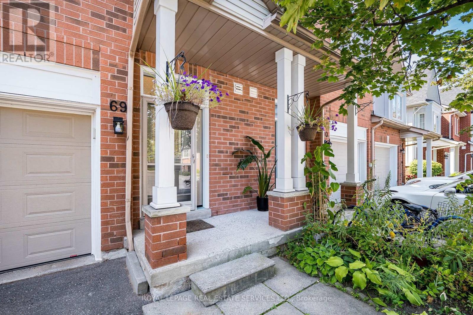 69 - 1588 South Parade Court, Mississauga, Ontario  L5M 6E7 - Photo 4 - W12401469