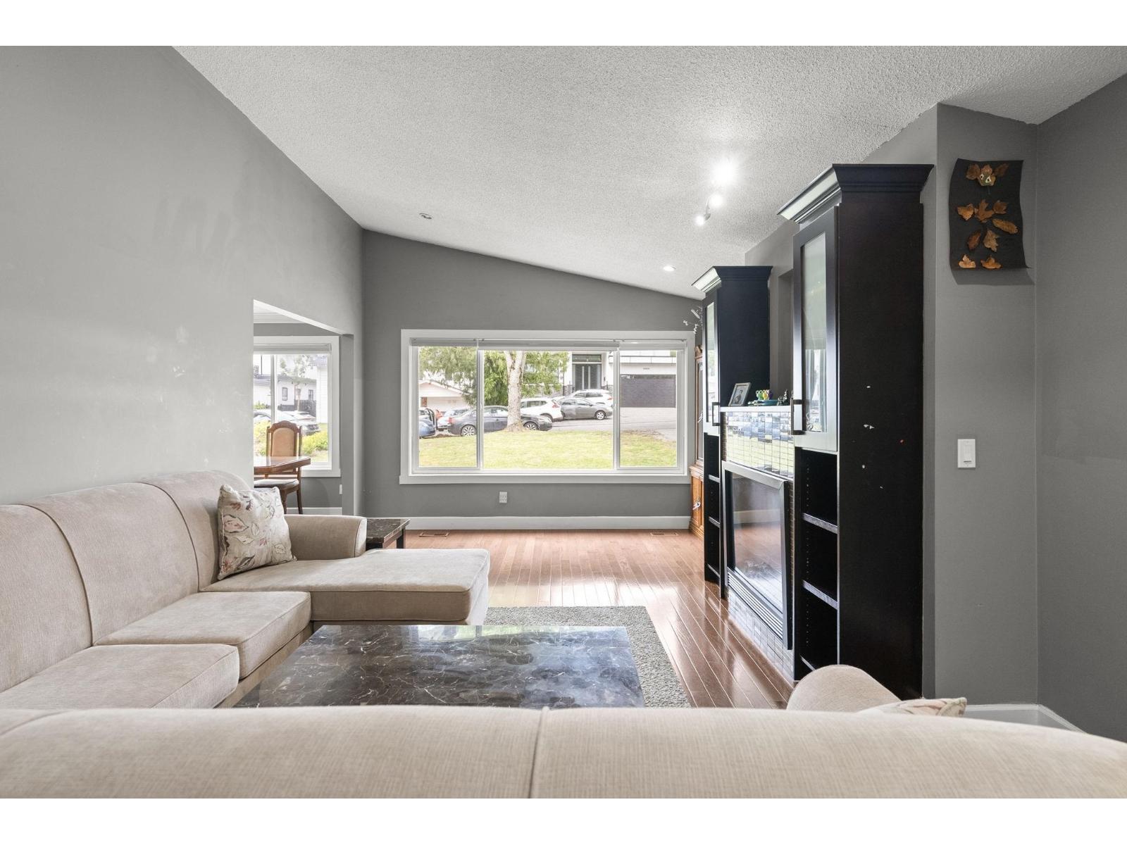 15042 85a Avenue, Surrey, British Columbia  V3S 6A5 - Photo 3 - R3053917