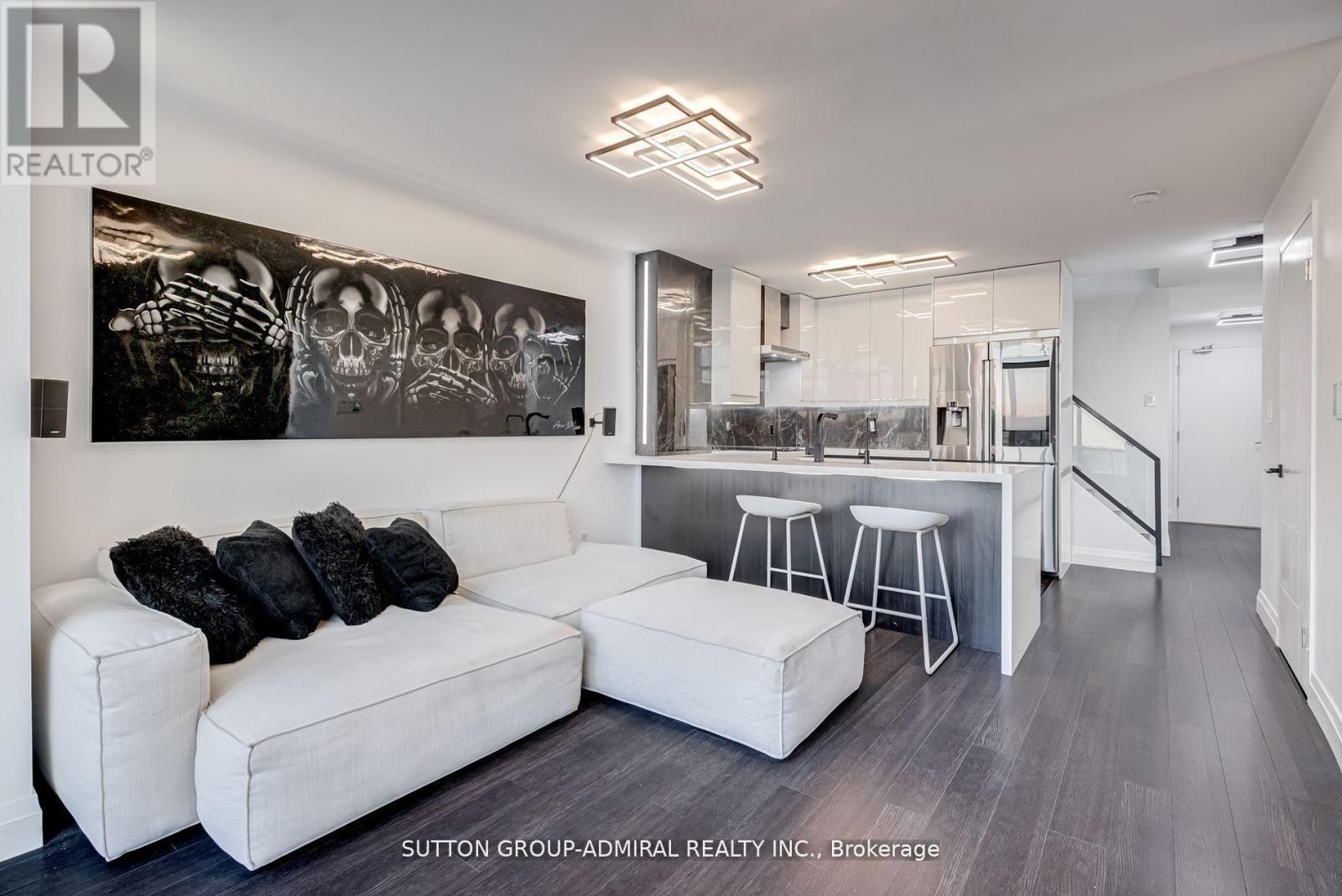 527 - 200 Manitoba Street, Toronto, Ontario  M8Y 3Y9 - Photo 1 - W12438631