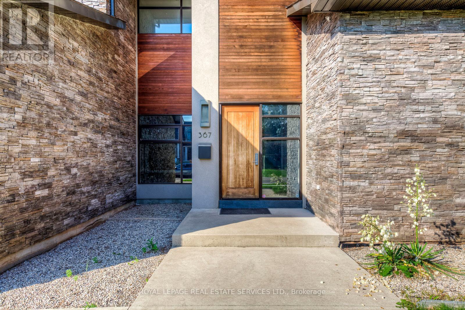 367 Stanfield Drive, Oakville, Ontario  L6L 3P7 - Photo 2 - W12438632