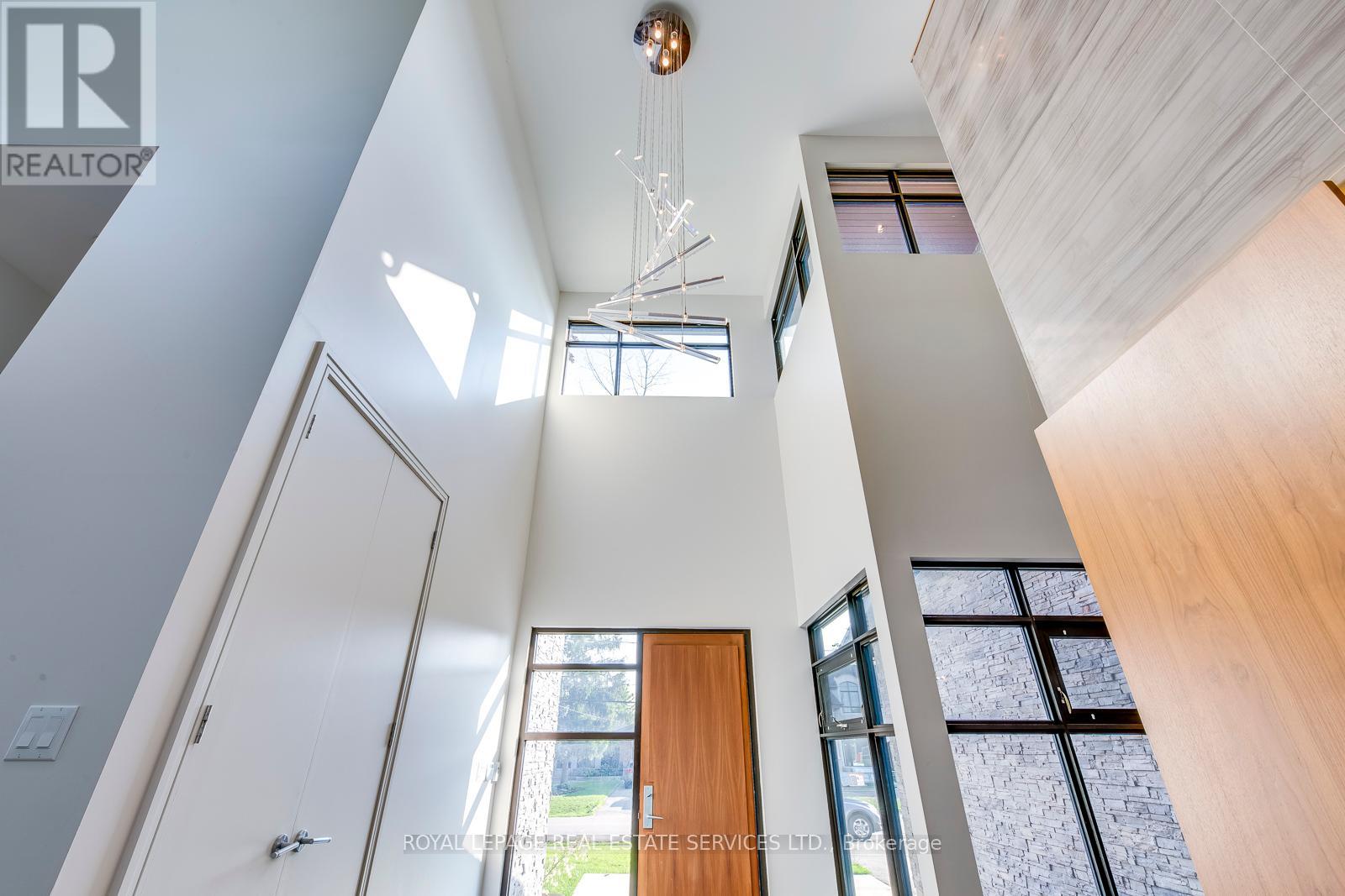 367 Stanfield Drive, Oakville, Ontario  L6L 3P7 - Photo 4 - W12438632