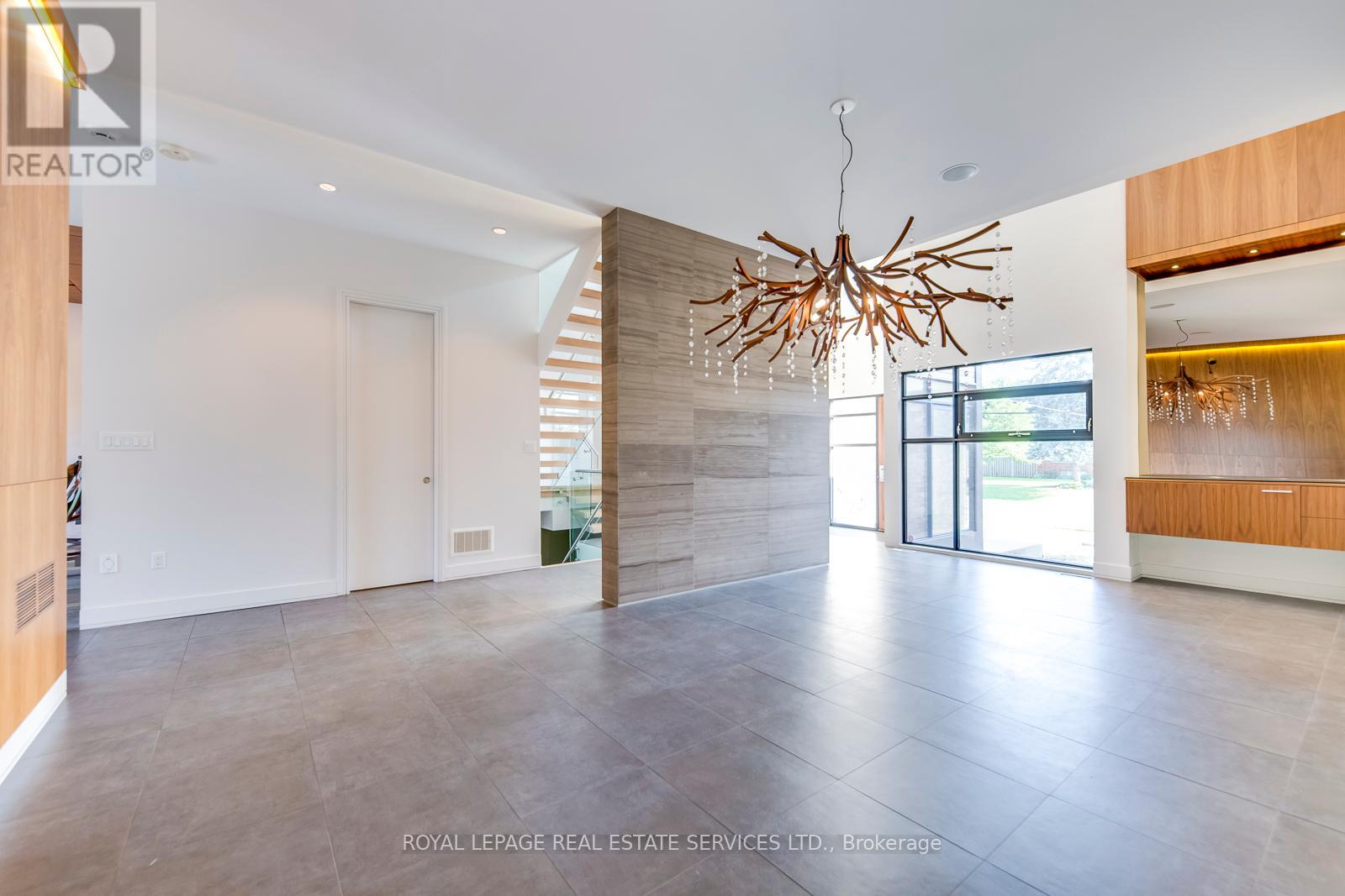 367 Stanfield Drive, Oakville, Ontario  L6L 3P7 - Photo 7 - W12438632