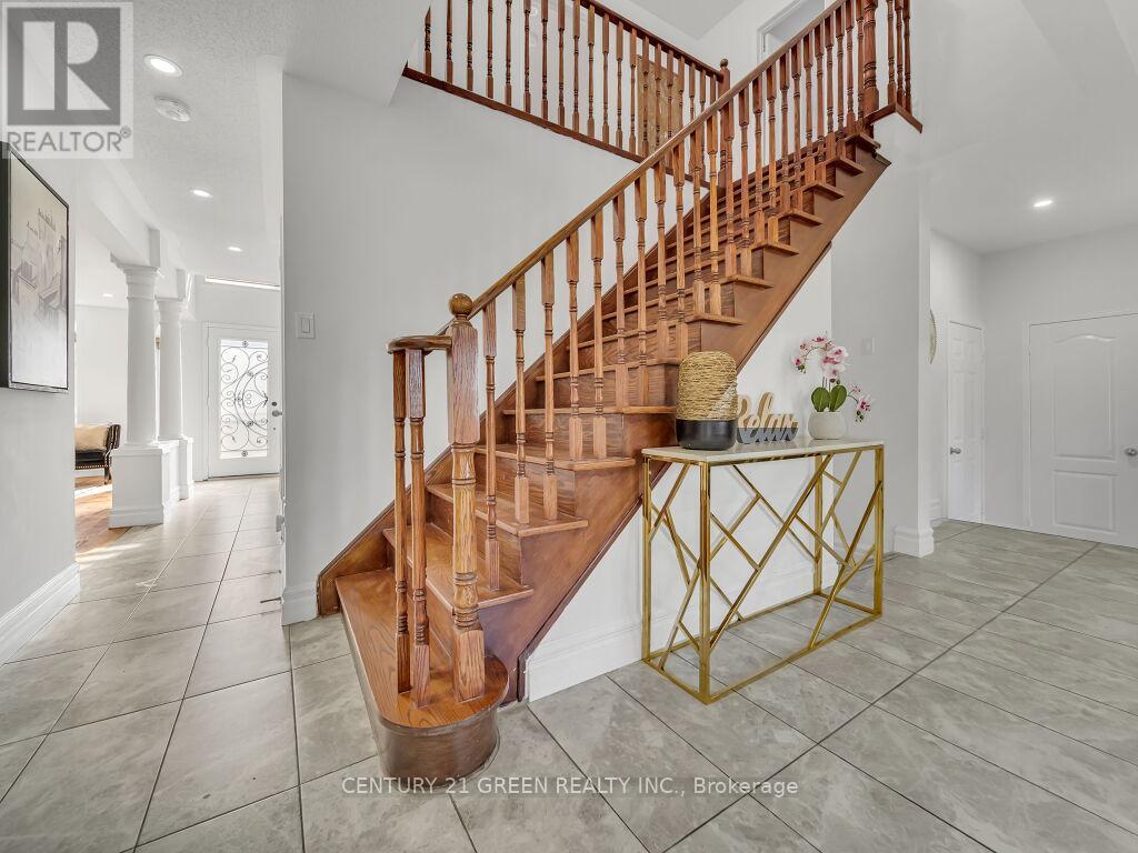 51 Jack Rabbit Crescent, Brampton, Ontario  L6R 2E4 - Photo 13 - W12438643