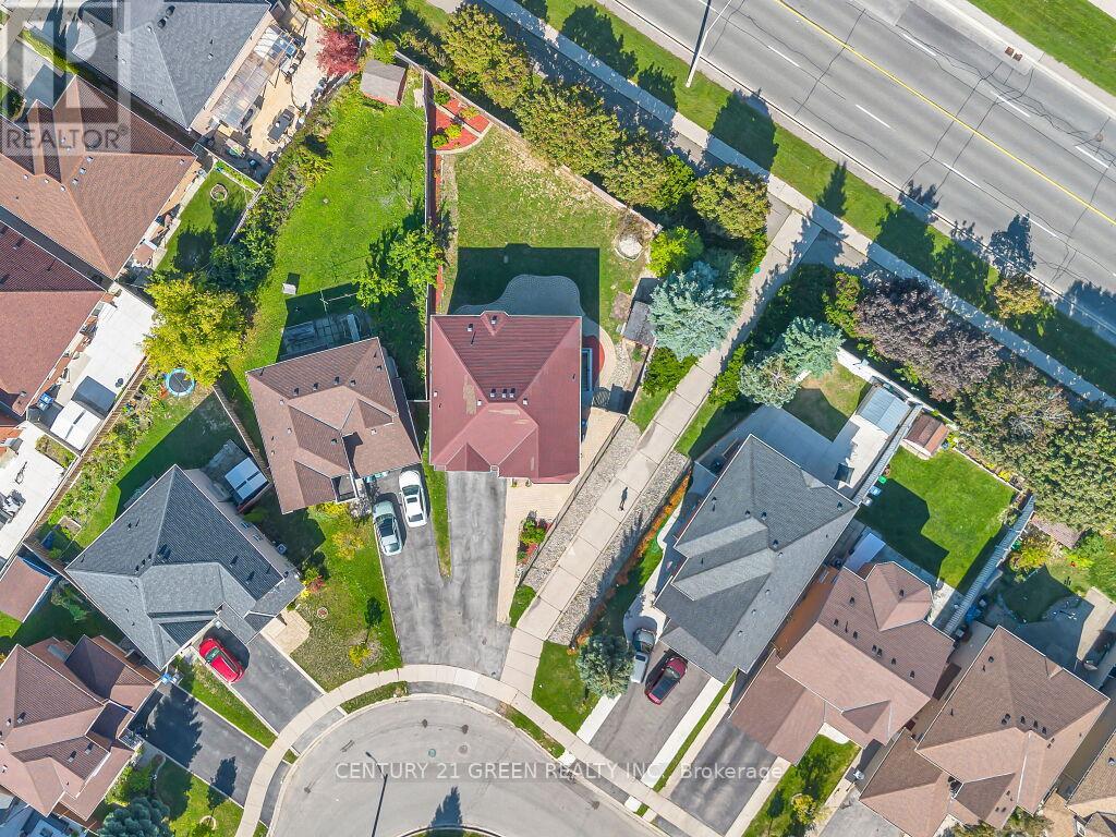 51 Jack Rabbit Crescent, Brampton, Ontario  L6R 2E4 - Photo 2 - W12438643