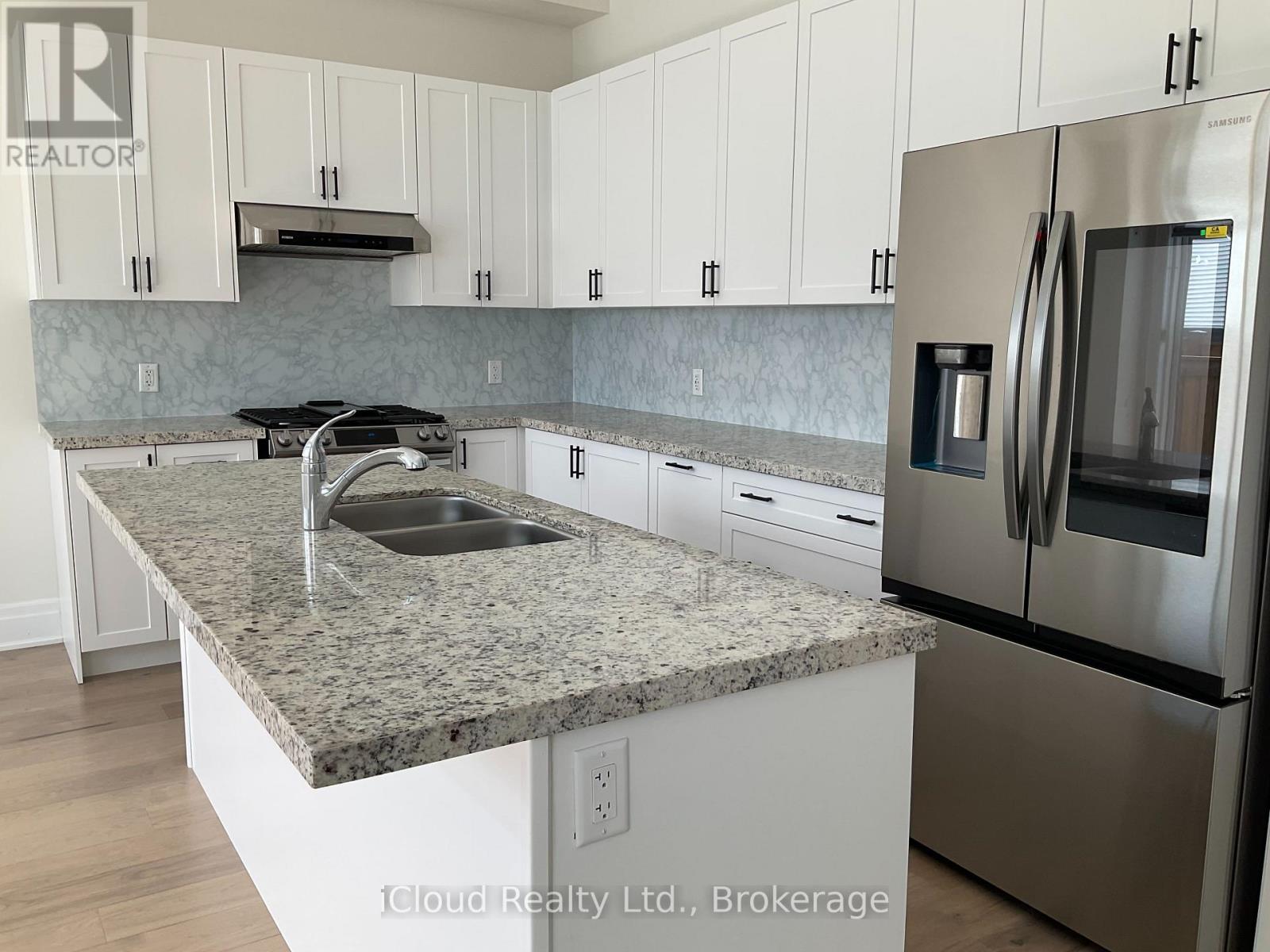 5 Lippa Drive, Caledon, Ontario  L7C 4M5 - Photo 5 - W12438657