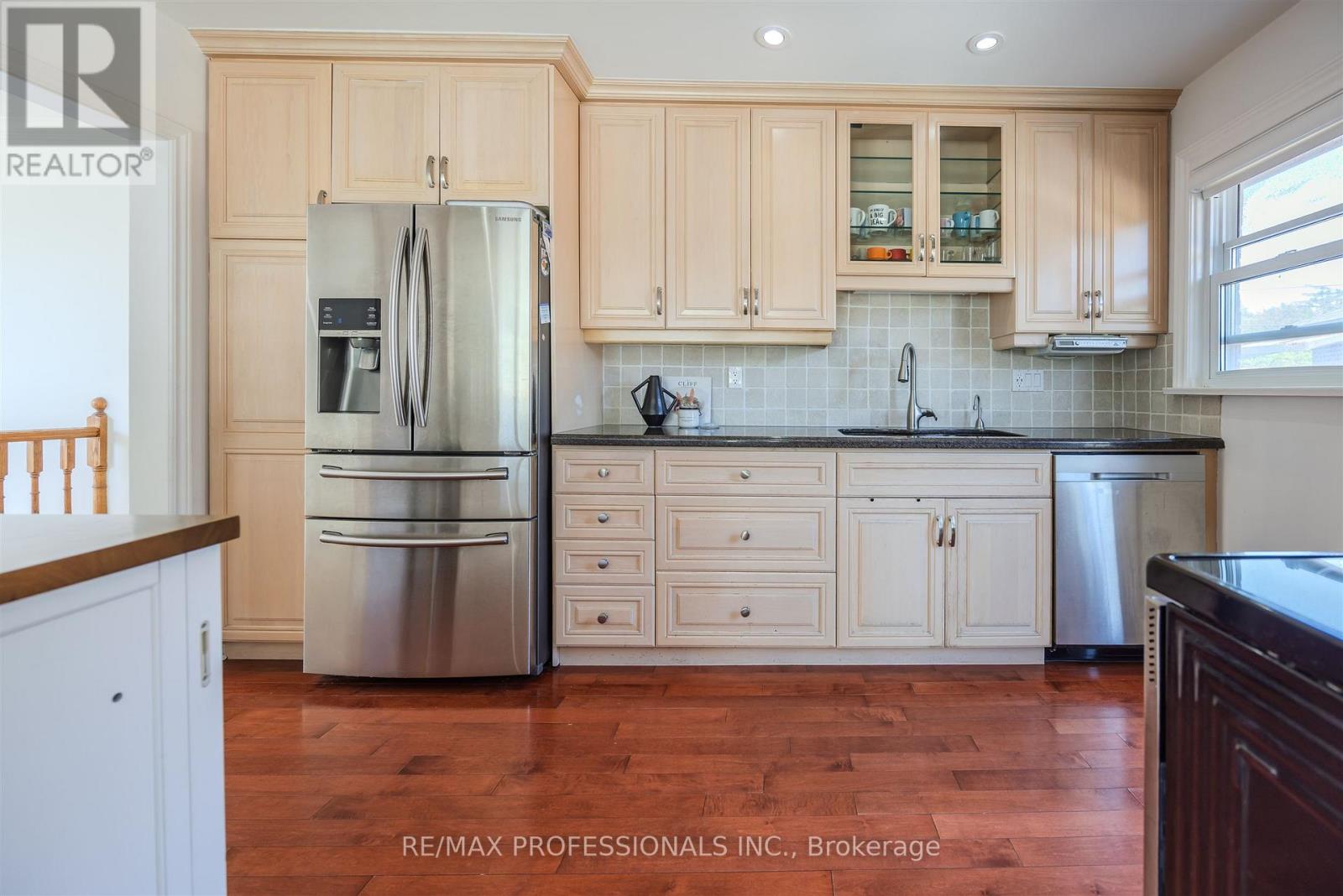 16 Monet Avenue, Toronto, Ontario  M9C 3N7 - Photo 10 - W12438681