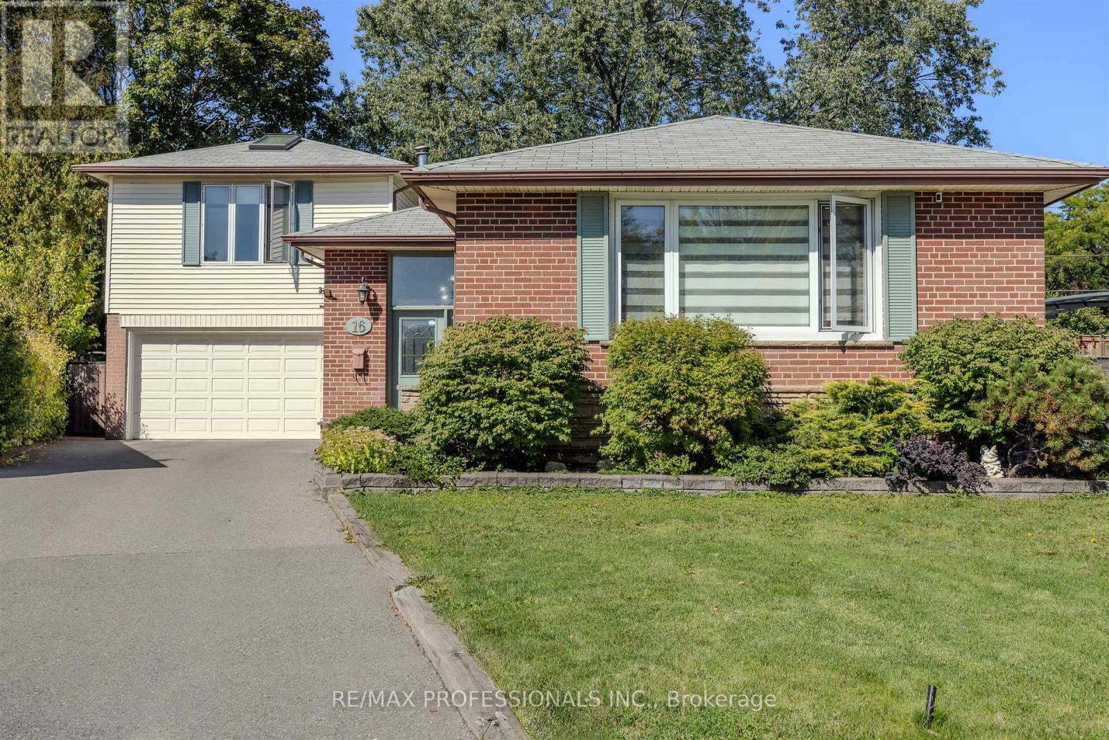 16 Monet Avenue, Toronto, Ontario  M9C 3N7 - Photo 2 - W12438681