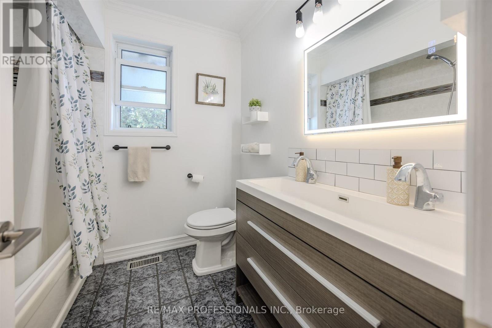 16 Monet Avenue, Toronto, Ontario  M9C 3N7 - Photo 27 - W12438681
