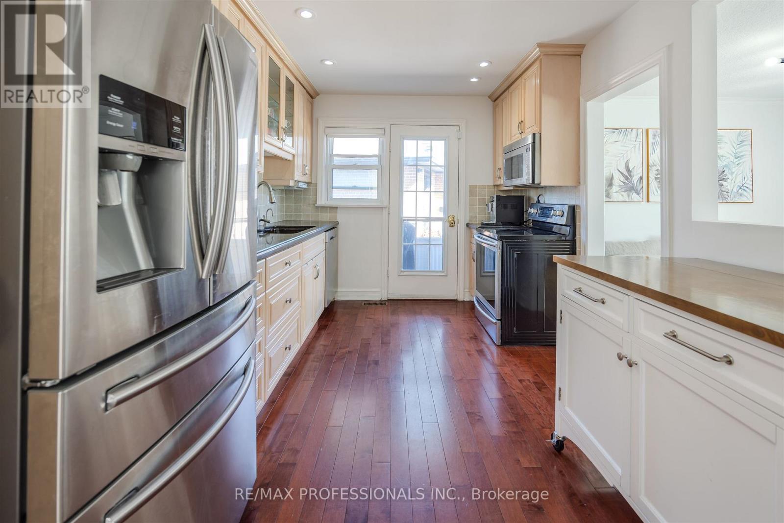 16 Monet Avenue, Toronto, Ontario  M9C 3N7 - Photo 9 - W12438681