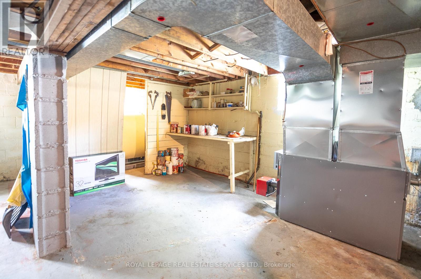 48 Minnewawa Road, Mississauga, Ontario  L5G 1C5 - Photo 12 - W12438691