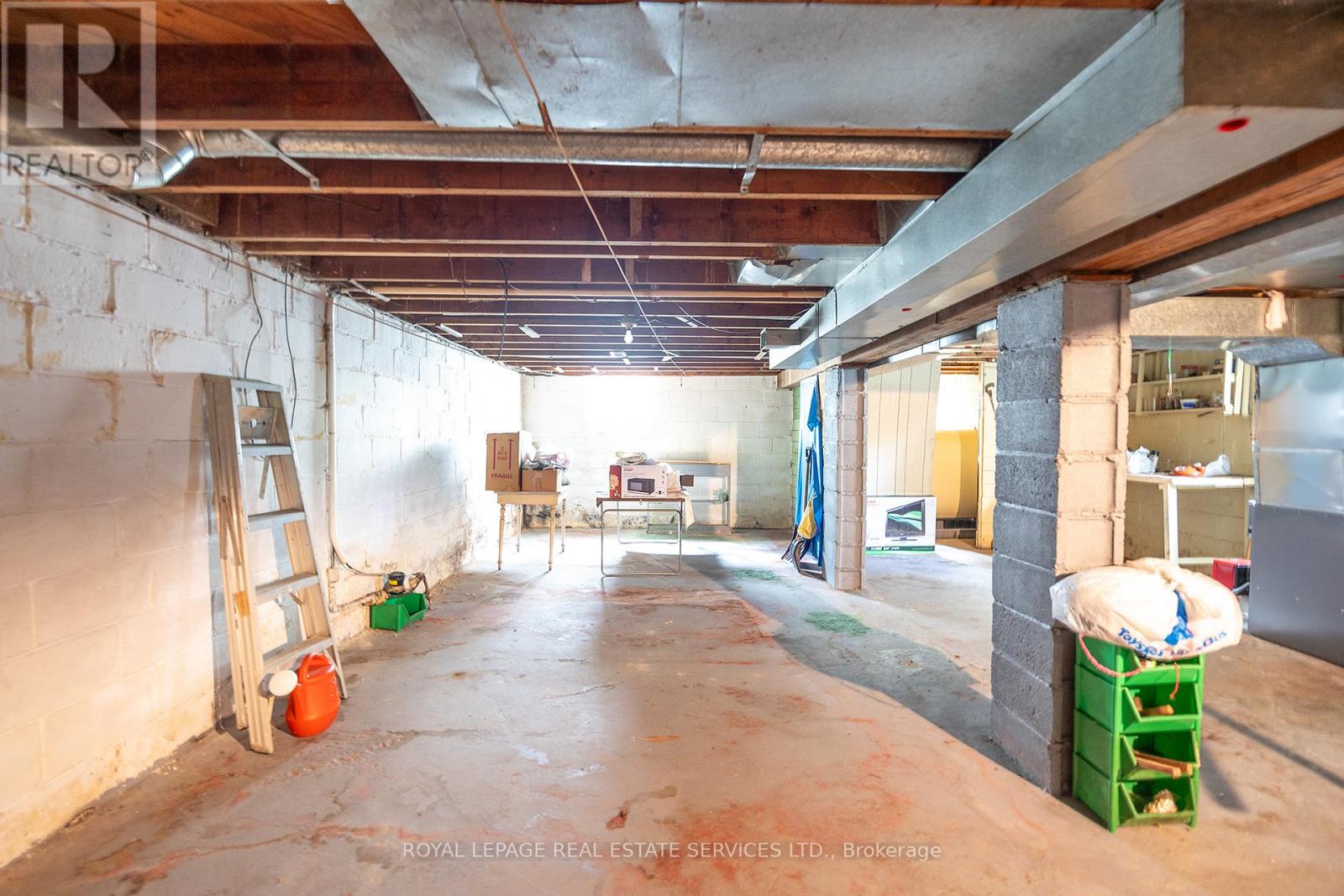 48 Minnewawa Road, Mississauga, Ontario  L5G 1C5 - Photo 13 - W12438691