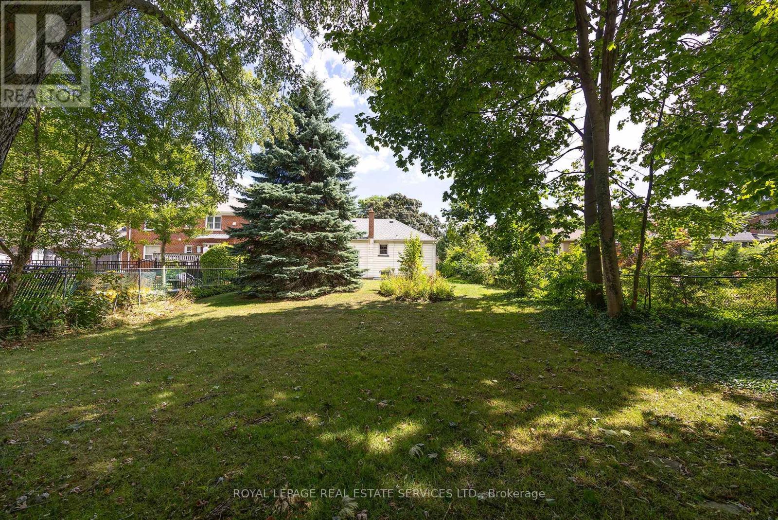 48 Minnewawa Road, Mississauga, Ontario  L5G 1C5 - Photo 17 - W12438691